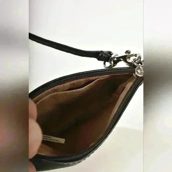 2000s COACH Soft Black Pebbled  Leather Zip Cardholder Wristlet Wallet - Picture 4 of 7